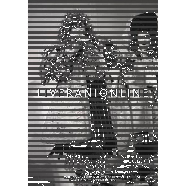 RETROSPETTIVA GINO BRAMIERI COMICO-CABARETTISTA-ATTORE-UMORISTA CONDUTTORE TELEVISIVO NELLA FOTO GINO BRAMIERI NELLA COMMEDIA TEATRALE “PARDON MONSIEUR MONLIERE“NELL\'ANNO 1983 AG ALDO LIVERANI SAS