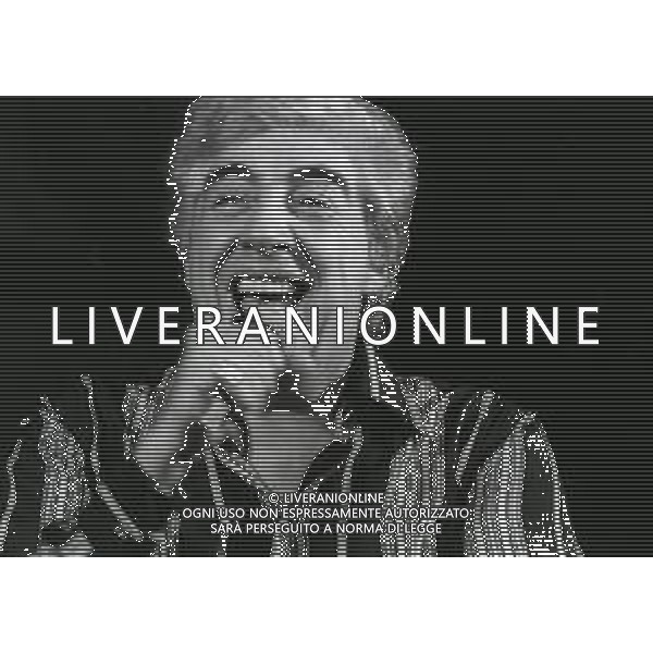 RETROSPETTIVA GINO BRAMIERI COMICO-CABARETTISTA-ATTORE-UMORISTA CONDUTTORE TELEVISIVO NELLA FOTO GINO BRAMIERI A MILANO NELL\'ANNO 1980 NELLO SPETTACOLO AL CASTELLO SFORZESCO AG ALDO LIVERANI SAS 