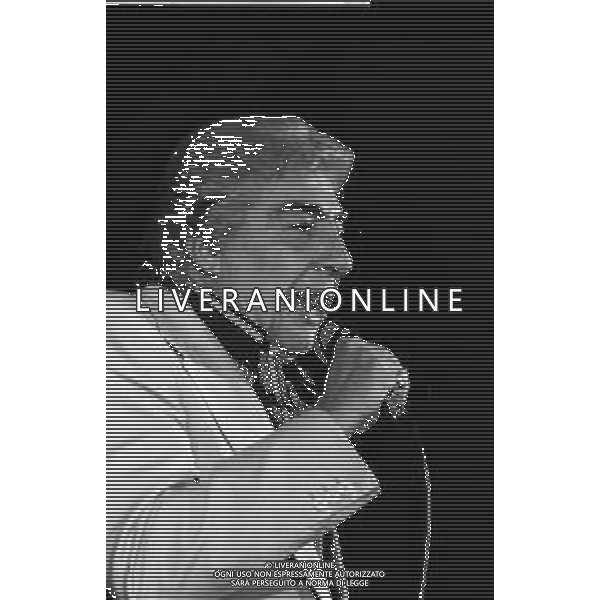 RETROSPETTIVA GINO BRAMIERI COMICO-CABARETTISTA-ATTORE-UMORISTA CONDUTTORE TELEVISIVO NELLA FOTO GINO BRAMIERI A MILANO NELL\'ANNO 1980 NELLO SPETTACOLO AL CASTELLO SFORZESCO AG ALDO LIVERANI SAS 
