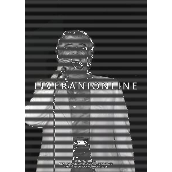 RETROSPETTIVA GINO BRAMIERI COMICO-CABARETTISTA-ATTORE-UMORISTA CONDUTTORE TELEVISIVO NELLA FOTO GINO BRAMIERI A MILANO NELL\'ANNO 1980 NELLO SPETTACOLO AL CASTELLO SFORZESCO AG ALDO LIVERANI SAS 