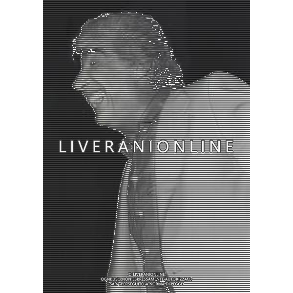 RETROSPETTIVA GINO BRAMIERI COMICO-CABARETTISTA-ATTORE-UMORISTA CONDUTTORE TELEVISIVO NELLA FOTO GINO BRAMIERI A MILANO NELL\'ANNO 1980 NELLO SPETTACOLO AL CASTELLO SFORZESCO AG ALDO LIVERANI SAS 