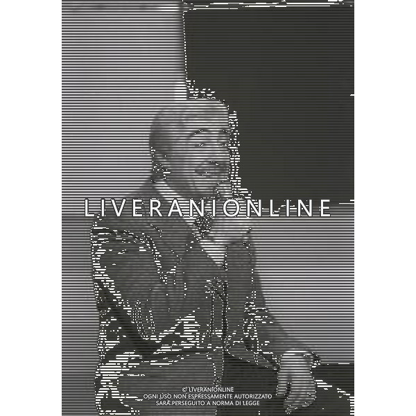 RETROSPETTIVA GINO BRAMIERI COMICO-CABARETTISTA-ATTORE-UMORISTA CONDUTTORE TELEVISIVO NELLA FOTO GINO BRAMIERI A MILANO NELL\'ANNO 1978 AG ALDO LIVERANI SAS  