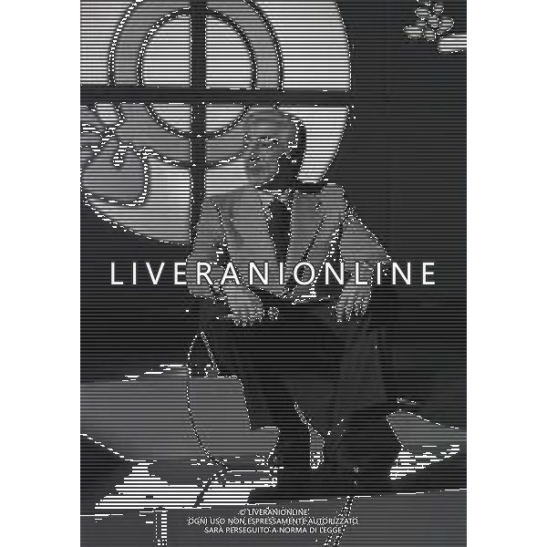 RETROSPETTIVA GINO BRAMIERI COMICO-CABARETTISTA-ATTORE-UMORISTA CONDUTTORE TELEVISIVO NELLA FOTO GINO BRAMIERI A MILANO NELL\'ANNO 1978 AG ALDO LIVERANI SAS  