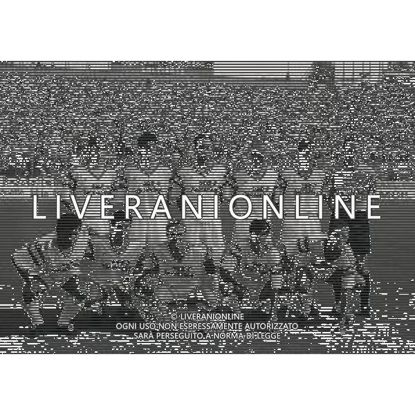 1990-1991 FORMAZIONE BARI CALCIO NELLA FOTO LA FORMAZIONE DEL BARI CALCIO 1990-1991 DA SIN IN PIEDI FLORIN RADUCIOIU-GIACOMO DI CARA-ANGLO DERUGGIERO-ANGELO COLOMBO-MASSIMO CARRERA E GIULIO DRAGO DA SIN SEDUTI JOAO PAULO-PITRO MAIELLARO-ANGELO TERRACENERE-ENRICO CUCCHI-MASSIMO BRAMBATI AG ALDO LIVERANI SAS