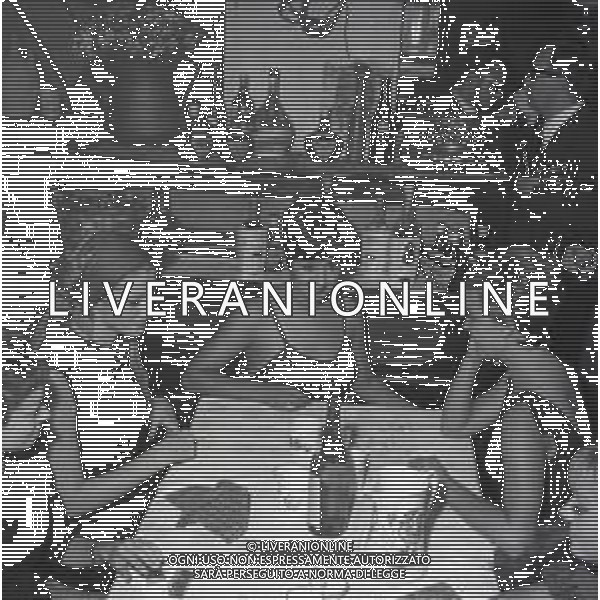 RETROSPETTIVA CARLA GRAVINA ATTRICE NELLA FOTO CARLA GRAVINA CON MARISA DEL FRATE-ILARIA OCCHINI E GIAN MARIA VOLONTE\' A MILANO IL 01-10-1963 AG ALDO LIVERANI SAS