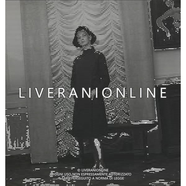 RETROSPETTIVA CARLA GRAVINA ATTRICE NELLA FOTO CARLA GRAVINA DAL SARTO GIANNI BALDINI A MILANO IL 15-12-1964 AG ALDO LIVERANI SAS