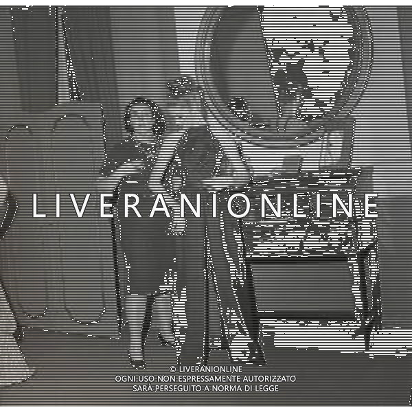RETROSPETTIVA CARLA GRAVINA ATTRICE NELLA FOTO CARLA GRAVINA DAL SARTO GIANNI BALDINI A MILANO IL 15-12-1964 AG ALDO LIVERANI SAS