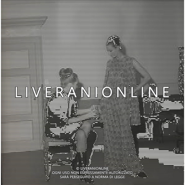 RETROSPETTIVA CARLA GRAVINA ATTRICE NELLA FOTO CARLA GRAVINA DAL SARTO GIANNI BALDINI A MILANO IL 15-12-1964 AG ALDO LIVERANI SAS
