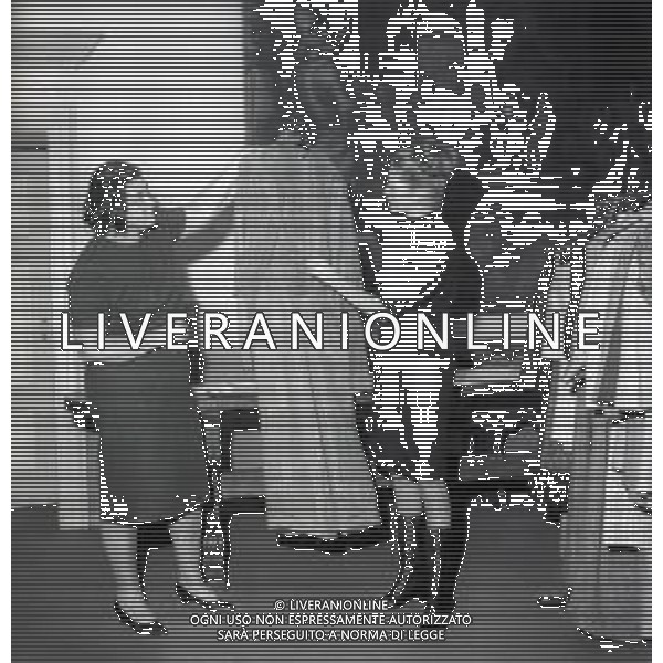 RETROSPETTIVA CARLA GRAVINA ATTRICE NELLA FOTO CARLA GRAVINA DAL SARTO GIANNI BALDINI A MILANO IL 15-12-1964 AG ALDO LIVERANI SAS