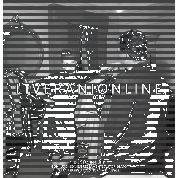 RETROSPETTIVA CARLA GRAVINA ATTRICE NELLA FOTO CARLA GRAVINA DAL SARTO GIANNI BALDINI A MILANO IL 15-12-1964 AG ALDO LIVERANI SAS