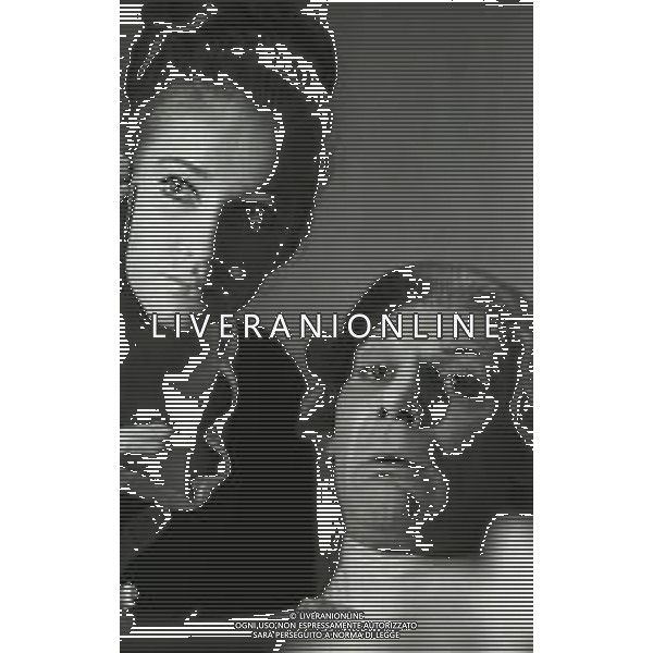 RETROSPETTIVA CARLA GRAVINA ATTRICE NELLA FOTO CARLA GRAVINA IN TEATRO NELL\'ANNO 1963 A MILANO AG ALDO LIVERANI SAS