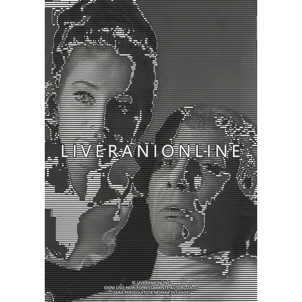 RETROSPETTIVA CARLA GRAVINA ATTRICE NELLA FOTO CARLA GRAVINA IN TEATRO NELL\'ANNO 1963 A MILANO AG ALDO LIVERANI SAS