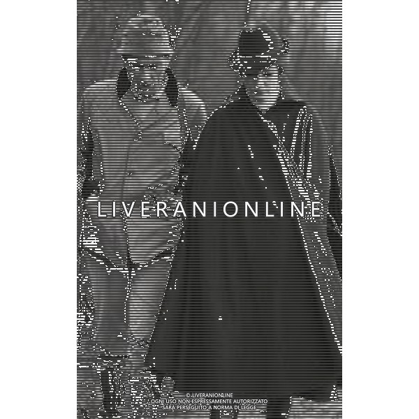 RETROSPETTIVA CARLA GRAVINA ATTRICE NELLA FOTO CARLA GRAVINA CON SILVANO TRANQUILLI NELL\'ANNO 1969 A VIGEVANO SET DEL FILM“LA DONNA INVISIBILE“ AG ALDO LIVERANI SAS 