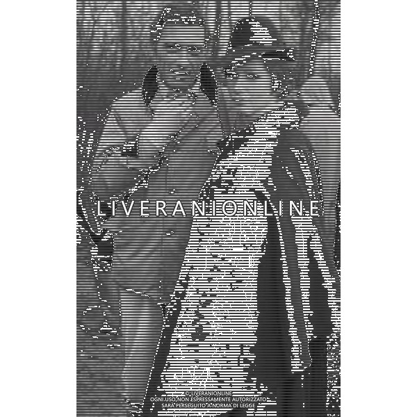 RETROSPETTIVA CARLA GRAVINA ATTRICE NELLA FOTO CARLA GRAVINA CON SILVANO TRANQUILLI NELL\'ANNO 1969 A VIGEVANO SET DEL FILM“LA DONNA INVISIBILE“ AG ALDO LIVERANI SAS 