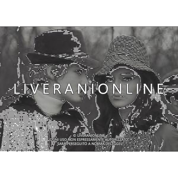 RETROSPETTIVA CARLA GRAVINA ATTRICE NELLA FOTO CARLA GRAVINA CON GIOVANNA RALLI NELL\'ANNO 1969 A VIGEVANO SET DEL FILM“LA DONNA INVISIBILE“ AG ALDO LIVERANI SAS 