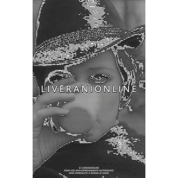 RETROSPETTIVA CARLA GRAVINA ATTRICE NELLA FOTO CARLA GRAVINA NELL\'ANNO 1969 A VIGEVANO SET DEL FILM“LA DONNA INVISIBILE“ AG ALDO LIVERANI SAS 