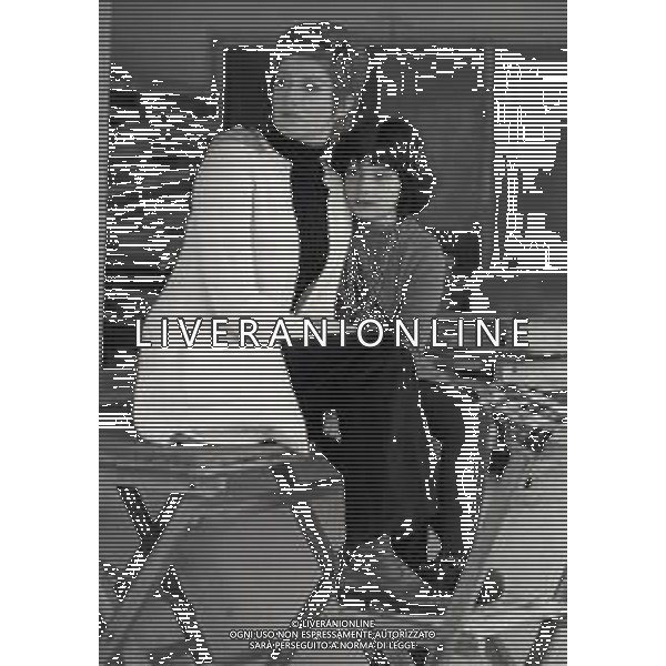 RETROSPETTIVA CARLA GRAVINA ATTRICE NELLA FOTO CARLA GRAVINA NELL\'ANNO 1970 A ROMA CON LA FIGLIA GIOVANNA AG ALDO LIVERANI SAS  
