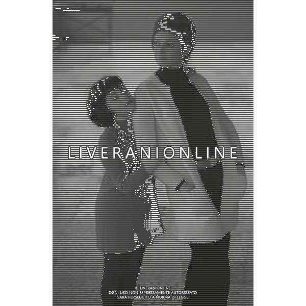 RETROSPETTIVA CARLA GRAVINA ATTRICE NELLA FOTO CARLA GRAVINA NELL\'ANNO 1970 A ROMA CON LA FIGLIA GIOVANNA AG ALDO LIVERANI SAS 
