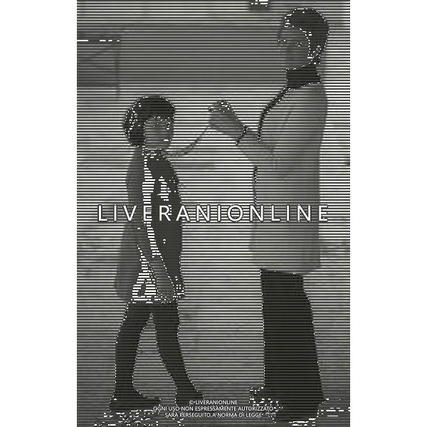 RETROSPETTIVA CARLA GRAVINA ATTRICE NELLA FOTO CARLA GRAVINA NELL\'ANNO 1970 A ROMA CON LA FIGLIA GIOVANNA AG ALDO LIVERANI SAS 