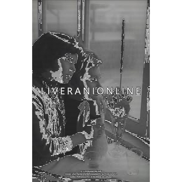 RETROSPETTIVA CARLA GRAVINA ATTRICE NELLA FOTO CARLA GRAVINA NELL\'ANNO 1970 A ROMA CON LA FIGLIA GIOVANNA AG ALDO LIVERANI SAS 