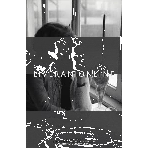 RETROSPETTIVA CARLA GRAVINA ATTRICE NELLA FOTO CARLA GRAVINA NELL\'ANNO 1970 A ROMA CON LA FIGLIA GIOVANNA AG ALDO LIVERANI SAS  