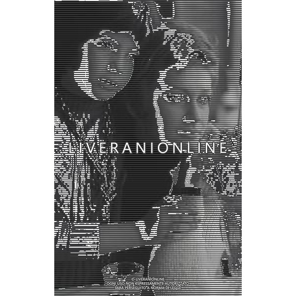 RETROSPETTIVA CARLA GRAVINA ATTRICE NELLA FOTO CARLA GRAVINA NELL\'ANNO 1970 A ROMA CON LA FIGLIA GIOVANNA AG ALDO LIVERANI SAS 