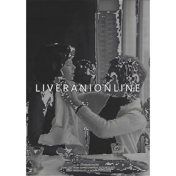 RETROSPETTIVA CARLA GRAVINA ATTRICE NELLA FOTO CARLA GRAVINA NELL\'ANNO 1970 A ROMA CON LA FIGLIA GIOVANNA AG ALDO LIVERANI SAS 