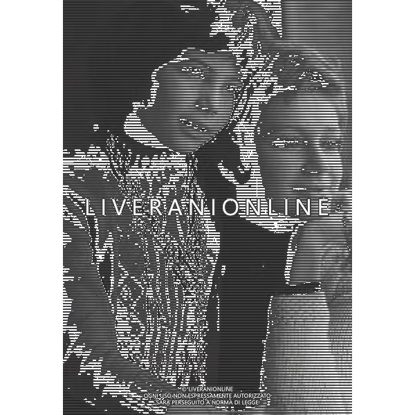 RETROSPETTIVA CARLA GRAVINA ATTRICE NELLA FOTO CARLA GRAVINA NELL\'ANNO 1970 A ROMA CON LA FIGLIA GIOVANNA AG ALDO LIVERANI SAS 