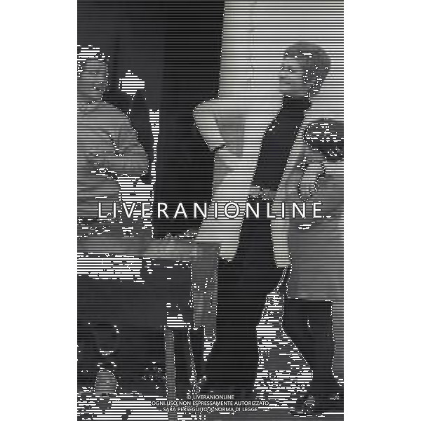 RETROSPETTIVA CARLA GRAVINA ATTRICE NELLA FOTO CARLA GRAVINA NELL\'ANNO 1970 A ROMA CON LA FIGLIA GIOVANNA AG ALDO LIVERANI SAS 