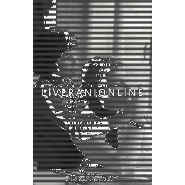 RETROSPETTIVA CARLA GRAVINA ATTRICE NELLA FOTO CARLA GRAVINA NELL\'ANNO 1970 A ROMA CON LA FIGLIA GIOVANNA AG ALDO LIVERANI SAS 