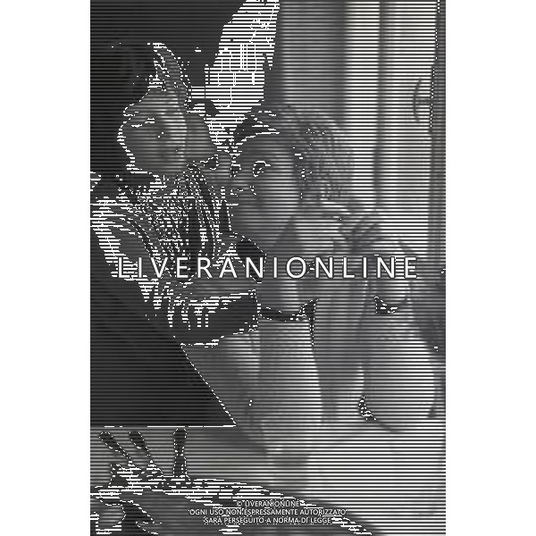 RETROSPETTIVA CARLA GRAVINA ATTRICE NELLA FOTO CARLA GRAVINA NELL\'ANNO 1970 A ROMA CON LA FIGLIA GIOVANNA AG ALDO LIVERANI SAS 