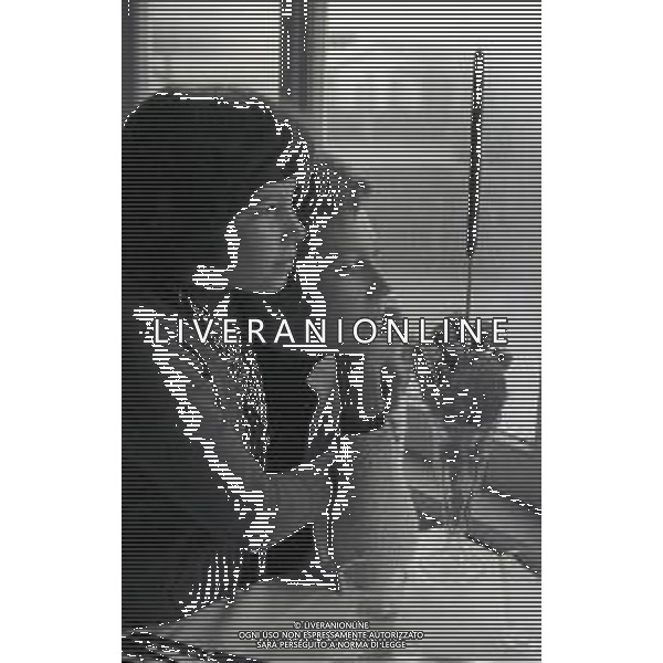 RETROSPETTIVA CARLA GRAVINA ATTRICE NELLA FOTO CARLA GRAVINA NELL\'ANNO 1970 A ROMA CON LA FIGLIA GIOVANNA AG ALDO LIVERANI SAS 