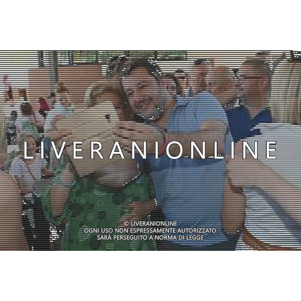 ¬© TVRG Matteo Salvini Magenta nella foto Matteo Salvini posa per un selfie Magenta 06-06-2022 Il leader della Lega Nord Matteo Salvini ha partecipato ad un evento organizzato per sostenere il candidato sindaco del centrodestra Luca Del Gobbo alle prossime elezioni amministrative foto Roberto Garavaglia/ag. Aldo Liverani sas/AGENZIA ALDO LIVERANI SAS