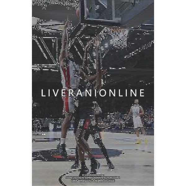 Kyle Hines (Armani Exchange Milano) thwarted by Mouhammadou Jaiteh (Segafredo Virtus Bologna) - Virtus Segafredo Bologna vs AX Armani Exchange Milano - Campionato Basket Serie A Play off Gara 1 scudetto 08.06.2022 ©Michele Nucci/LMedia /AGENZIA ALDO LIVERANI SAS