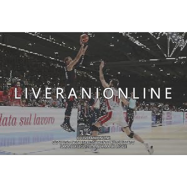 Kyle Weems (Segafredo Virtus Bologna) (L) thwarted by Luigi Datome (Armani Exchange Milano) - Virtus Segafredo Bologna vs AX Armani Exchange Milano - Campionato Basket Serie A Play off Gara 1 scudetto 08.06.2022 ©Michele Nucci/LMedia /AGENZIA ALDO LIVERANI SAS