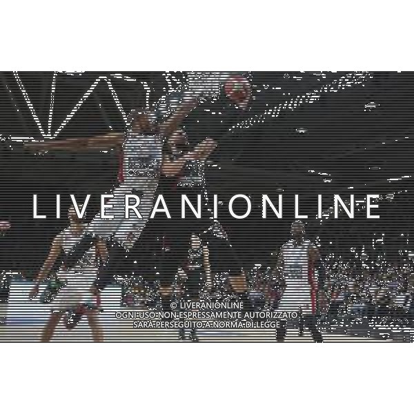Marco Belinelli (Segafredo Virtus Bologna) (R) thwarted by Devon Hall (Armani Exchange Milano) - Virtus Segafredo Bologna vs AX Armani Exchange Milano - Campionato Basket Serie A Play off Gara 1 scudetto 08.06.2022 ©Michele Nucci/LMedia /AGENZIA ALDO LIVERANI SAS