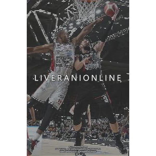 Marco Belinelli (Segafredo Virtus Bologna) (R) thwarted by Devon Hall (Armani Exchange Milano) - Virtus Segafredo Bologna vs AX Armani Exchange Milano - Campionato Basket Serie A Play off Gara 1 scudetto 08.06.2022 ©Michele Nucci/LMedia /AGENZIA ALDO LIVERANI SAS