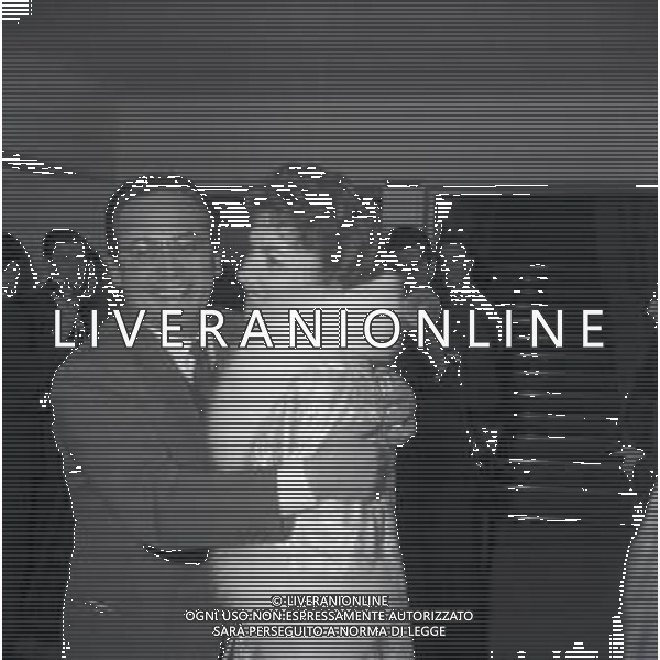 RETROSPETTIVA DINO DE LAURENTIIS PRODUTTORE CINEMATOGRAFICO NELLA FOTO DINO DE LAURENTIIS A ROMA NELL\'ANNO 1955 CON GINA LOLLOBRIGIDA AG ALDO LIVERANI SAS