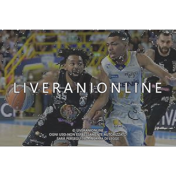 Roberto Tommasini/LMedia - Playoff finals - 3rd match - Tezenis Verona VS APU Udine - Italian Basketball Serie A2 Men Championship 2021/2022 June 10 2022 - AGSM Forum Verona, Italy Playoff finals - 3rd match - Tezenis Verona VS APU Udine Photo showing: Trevor Lacey - APU Old Wild West Udine - Liam Udom - Scaligera Basket Tezenis Verona @Roberto Tommasini/LiveMedia /AGENZIA ALDO LIVERANI SAS