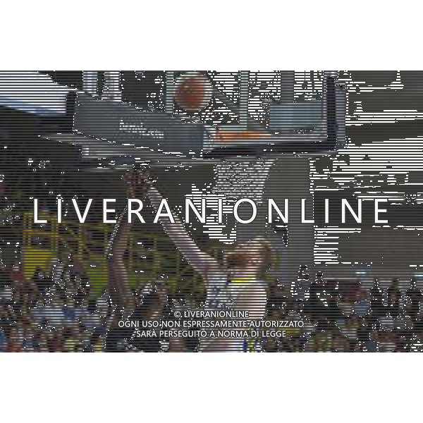 Roberto Tommasini/LMedia - Playoff finals - 3rd match - Tezenis Verona VS APU Udine - Italian Basketball Serie A2 Men Championship 2021/2022 June 10 2022 - AGSM Forum Verona, Italy Playoff finals - 3rd match - Tezenis Verona VS APU Udine Photo showing: Brandon Walters - APU Old Wild West Udine and Giovanni Pini - Scaligera Basket Tezenis Verona @Roberto Tommasini/LiveMedia /AGENZIA ALDO LIVERANI SAS