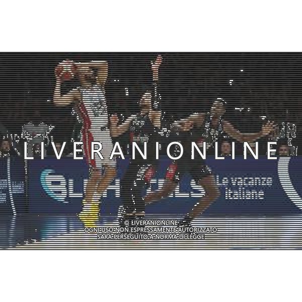Shavon Shields (Armani Exchange Milano) (L) thwarted by Kyle Weems (Segafredo Virtus Bologna) - Virtus Segafredo Bologna vs AX Armani Exchange Milano - Campionato Basket Serie A Play off Gara 2 scudetto 10.06.2022 ©Michele Nucci/LMedia/AGENZIA ALDO LIVERANI SAS