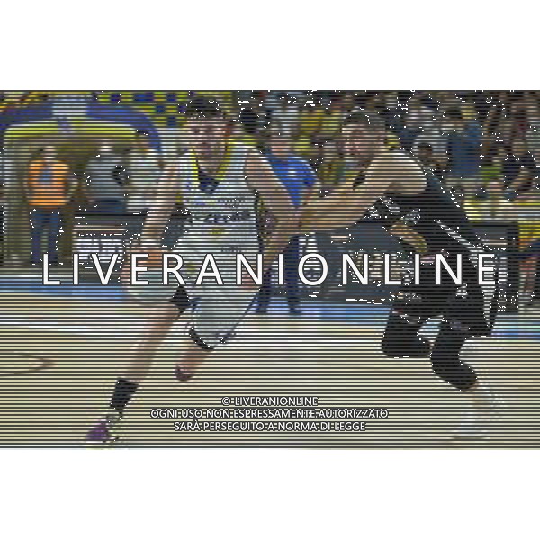 Roberto Tommasini/LMedia - Playoff finals - 3rd match - Tezenis Verona VS APU Udine - Italian Basketball Serie A2 Men Championship 2021/2022 June 10 2022 - AGSM Forum Verona, Italy Playoff finals - 3rd match - Tezenis Verona VS APU Udine Photo showing: Lorenzo Caroti - Scaligera Basket Tezenis Verona - Federico Mussini - APU Old Wild West Udine @Roberto Tommasini/LiveMedia /AGENZIA ALDO LIVERANI SAS