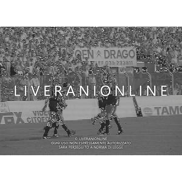 09-09-1990 BERGANO CAMPIONATO DI CALCIO SERIE A ATALANTA-BARI 2-0 NELLA FOTO ABBRACCI GIOCATORI ATALANTA DOPO IL GOAL AG ALDO LIVERANI SAS