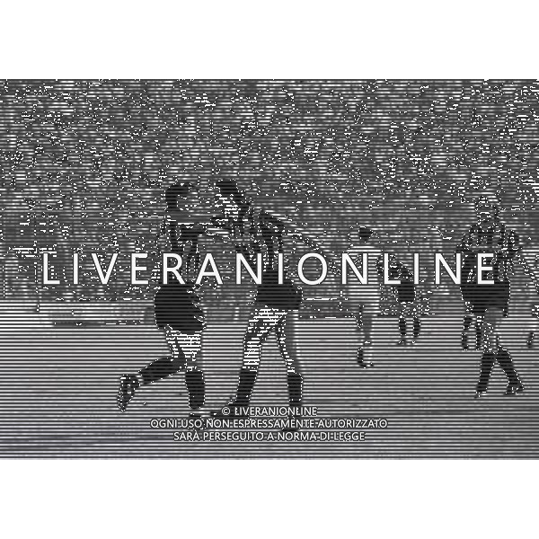 09-09-1990 BERGANO CAMPIONATO DI CALCIO SERIE A ATALANTA-BARI 2-0 NELLA FOTO ABBRACCI GIOCATORI ATALANTA DOPO IL GOAL AG ALDO LIVERANI SAS