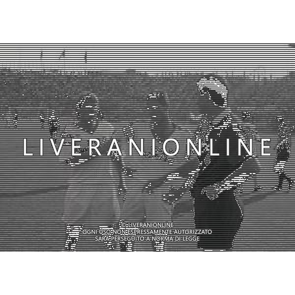 09-09-1990 BERGANO CAMPIONATO DI CALCIO SERIE A ATALANTA-BARI 2-0 NELLA FOTO ARBITRO SERGIO COPPETELLI CON MASSIMO BRAMBATI E ANGELO COOMBO DISCUTONO PER ASSEGNAZIONE RIGORE ATALANTA AG ALDO LIVERANI SAS