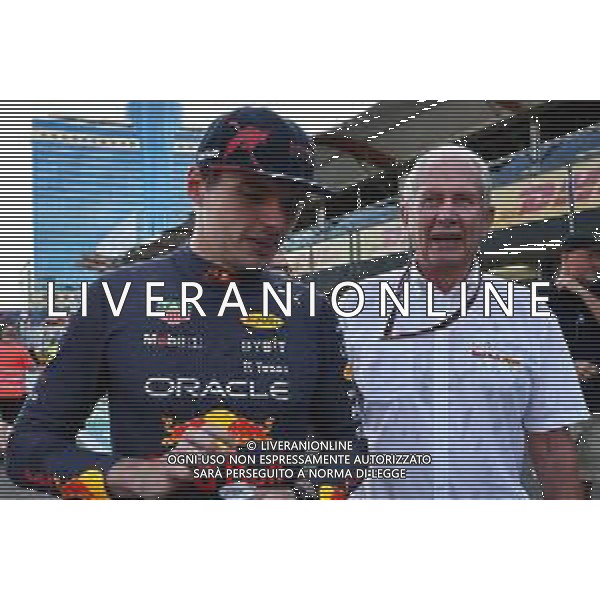 1st place Max Verstappen (NLD) Red Bull Racing RB18 celebrates with the team and Dr Helmut Marko (AUT) Red Bull Motorsport Consultant, Sergio Perez (MEX) Red Bull Racing. 12.06.2022. Formula 1 World Championship, Rd 8, Azerbaijan Grand Prix, Baku Street Circuit, Azerbaijan, Race Day. - www.xpbimages.com, EMail: requests@xpbimages.com ¬© Copyright: Batchelor / XPB Images/AGENZIA ALDO LIVERANI SAS - ITALY ONLY EDITORIAL USE ONLY
