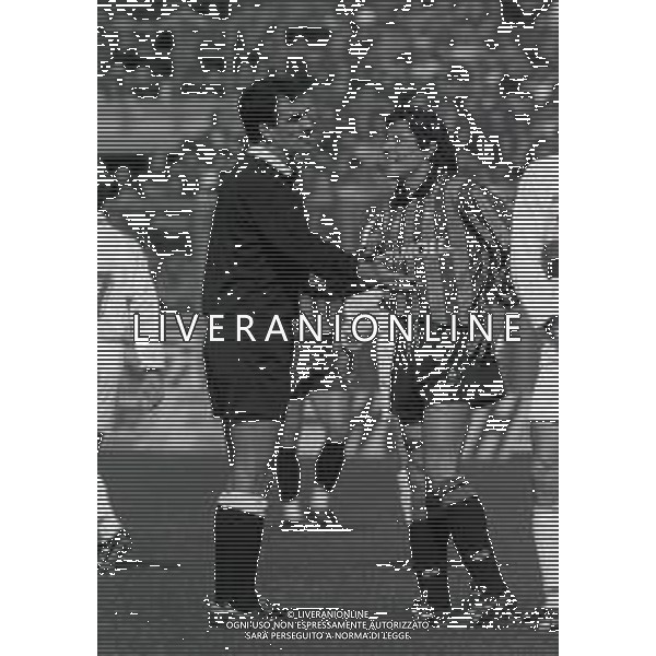 29-03-1992 BERGAMO CAMPIONATO DI CALCIO SERIE A ATALANTA-GENOA 1-0 NELLA FOTO ARBITRO VINCENZO FUCCI-CLAUDIO CANIGGIA AG ALDO LIVERANI SAS