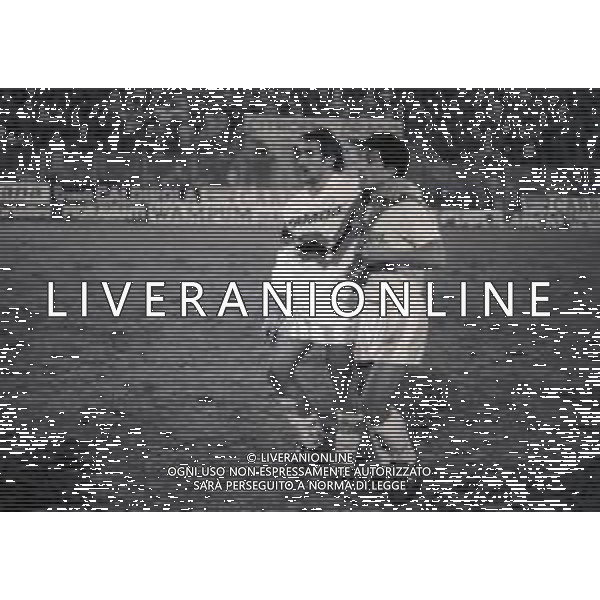 12-12-1990 BERGAMO RITORNO OTTAVI DI FINALE DI COPPA UEFA ATALANTA -COLONIA 1-0 NELLA FOTO roberto bordin e eligio nicolini a fine gara AG ALDO LIVERANI SAS