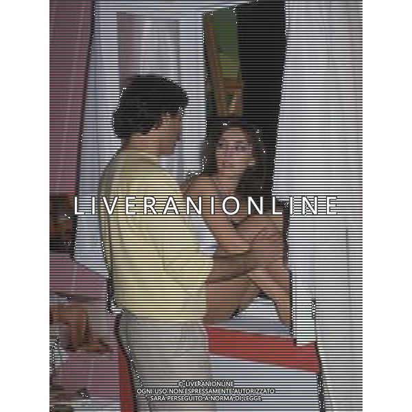 RETROSPETTIVA MARIA ROSARIA OMAGGIO ATTRICE NELLA FOTO CON TEO TEOCOLI NELLA TRASMISSIONE TELEVISIVA “TUTTO COMPRESO“ NELL\'ANNO 1981 AG ALDO LIVERANI SAS