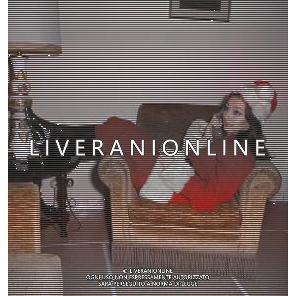 RETROSPETTIVA MARIA ROSARIA OMAGGIO ATTRICE NELLA FOTO VESTITA DA BABBO NATALE AG ALDO LIVERANI SAS
